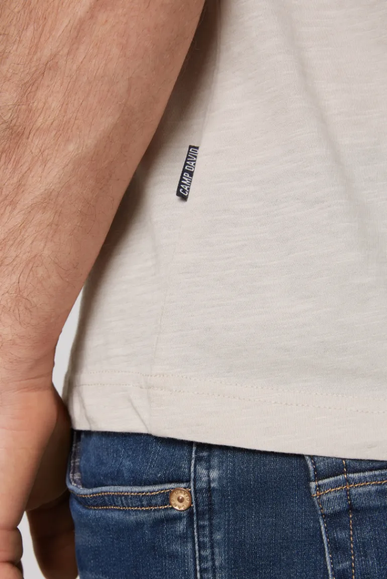 Store CAMP DAVID & SOCCX Basic T-Shirt V-Neck mit Used-Kante light cappuccino lightcappuccino