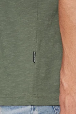 Shop CAMP DAVID & SOCCX Basic T-Shirt V-Neck mit Used-Kante green olive greenolive