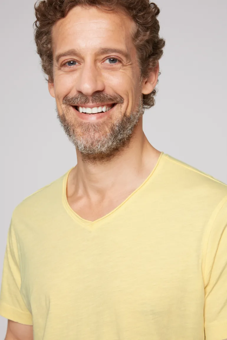 Best Sale CAMP DAVID & SOCCX Basic T-Shirt V-Neck mit Used-Kante sun
