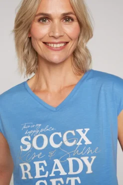 Shop CAMP DAVID & SOCCX Shirt mit V-Ausschnitt und Wording Print airy blue airyblue
