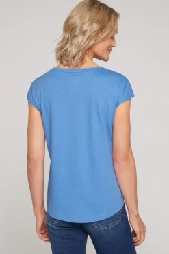 Shop CAMP DAVID & SOCCX Shirt mit V-Ausschnitt und Wording Print airy blue airyblue