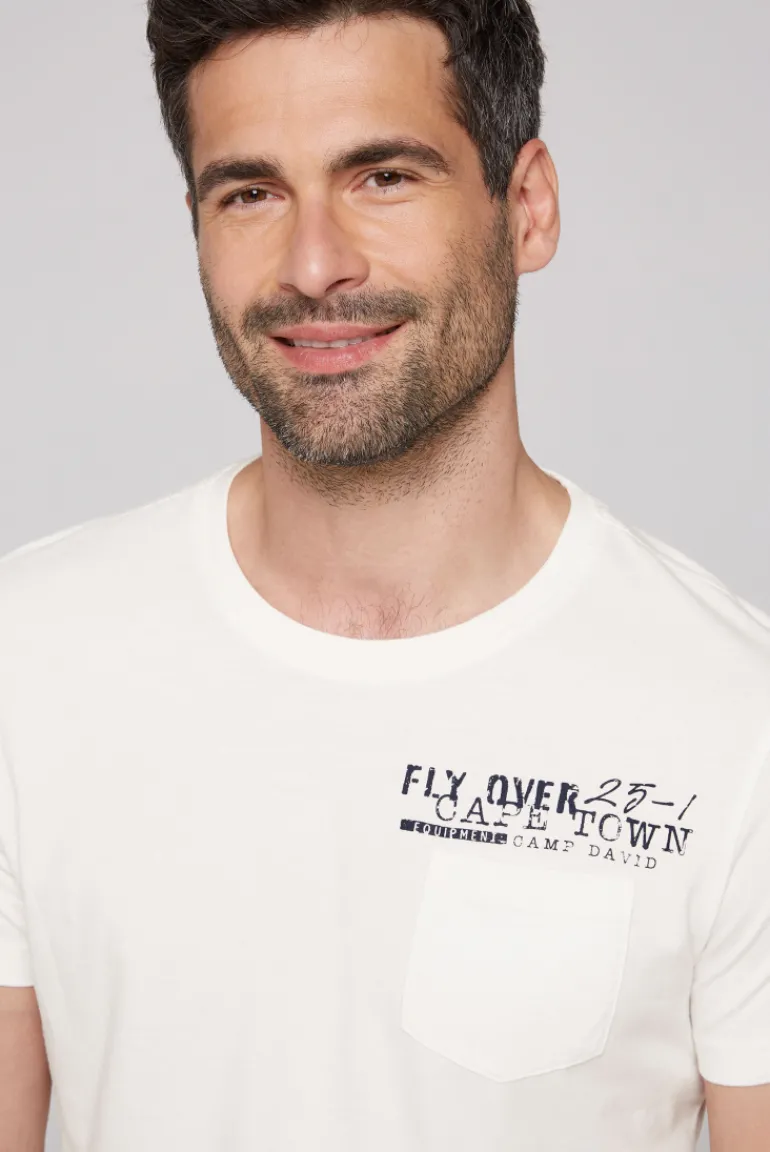 Online CAMP DAVID & SOCCX T-Shirt mit Brusttasche und Rücken-Artwork ivory