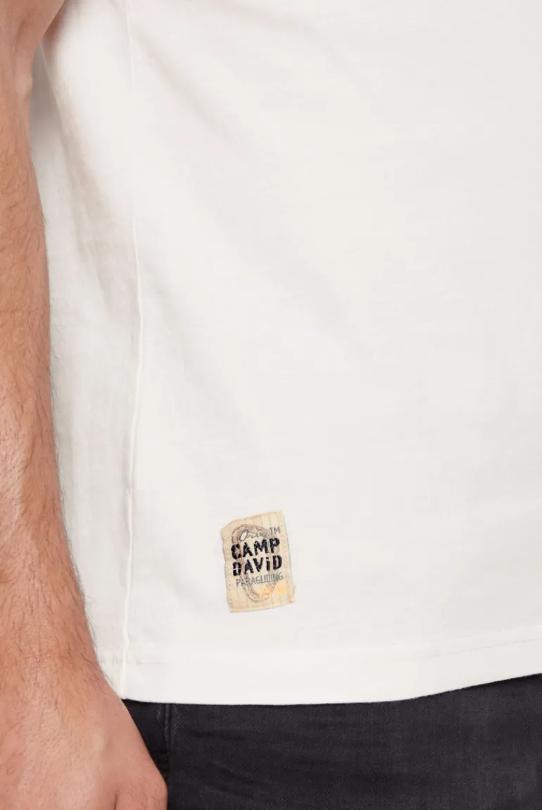Online CAMP DAVID & SOCCX T-Shirt mit Brusttasche und Rücken-Artwork ivory