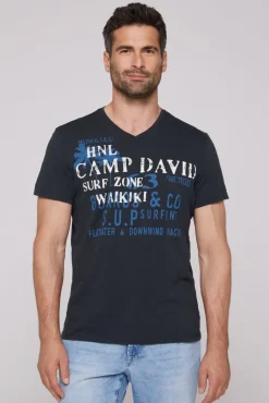 Best Sale CAMP DAVID & SOCCX T-Shirt mit V-Neck und Print Artwork classic navy | S classicnavy